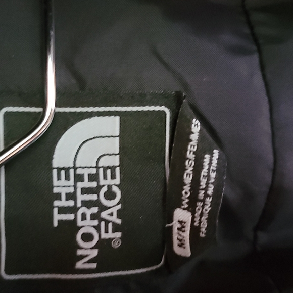 The North Face Puffer Coat - Picture 5 of 9